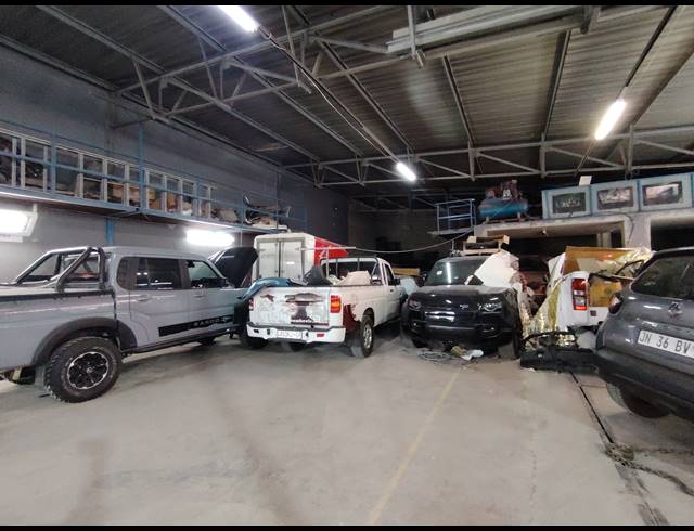 550M² WAREHOUSE FOR SALE IN GERMISTON CENTRAL